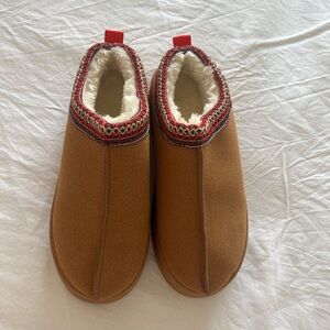 NEW UGG lookalike slippers